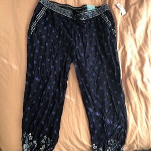 Old navy patterned pants